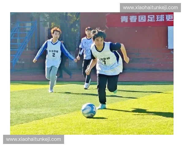 青少年足球比赛激烈角逐 青春拼搏展现无限可能